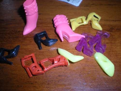 Barbie Fashion House, Barbie Shoes   pairs