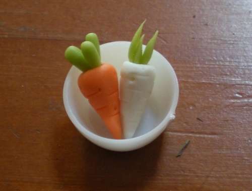 Miniature Food, Re-ment, Collectable Dollhouse Miniature Carrot and Radish on Plastic Plate
