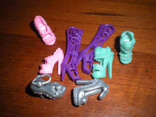 Barbie Fashion House, Barbie Shoes  4 pairs of designer shoes