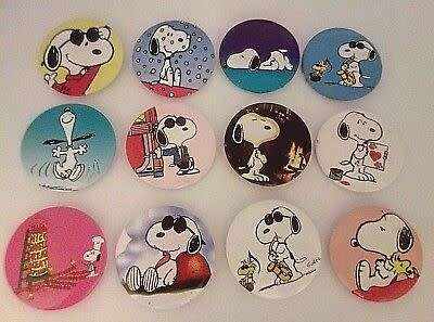 SNOOPY Badges, perfect as Party Treat. Set of 6 Badges