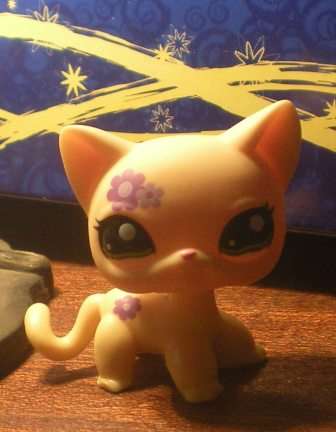 Littlest Pet Shop, Cream Cat with Purple Flower