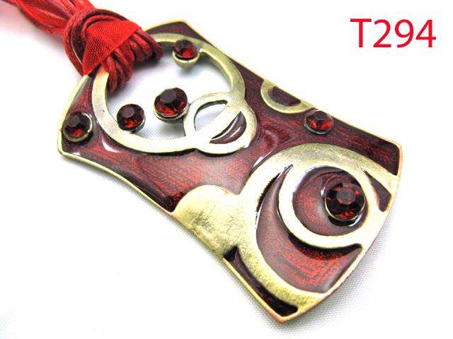 Extra ordinary Necklace with Swarovski Crystals and  Enamel in Alloy