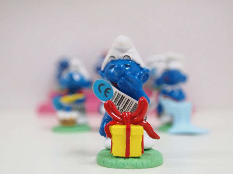 SMURF, and more Smurfs - Smurf with present