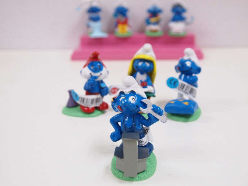 SMURF, and more Smurfs, happy smurfs - Smurf with Tools