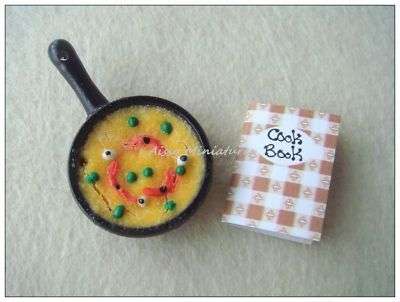Barbie Miniature, Re ment - Miniature Food - Pan (Paella?) with cookbook