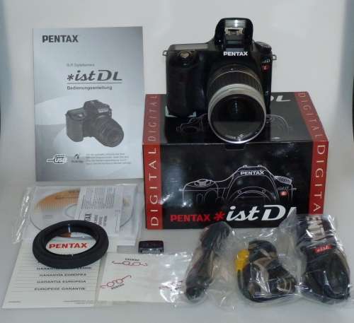 Pentax ist dl Digital Camera incl. Zoom Lens 28-80mm