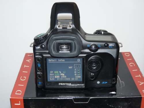 Pentax ist dl Digital Camera incl. Zoom Lens 28-80mm