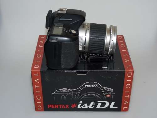 Pentax ist dl Digital Camera incl. Zoom Lens 28-80mm