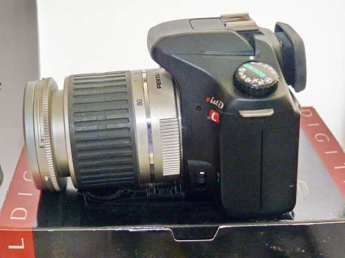 Pentax ist dl Digital Camera incl. Zoom Lens 28-80mm