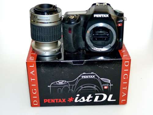 Pentax ist dl Digital Camera incl. Zoom Lens 28-80mm