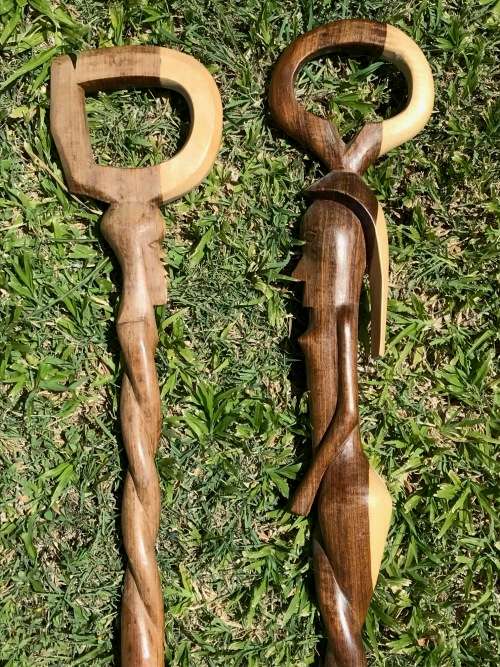 LOT OF 2 HAND MADE WOODEN AFRICAN CRAFT WALKING STICKS , 1M LONG , 1 HEAD , 1 WOMAN, COLLECTORS ITEM