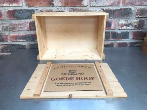 1x  wooden empty wine box , Landgoedwyn, goede hoop