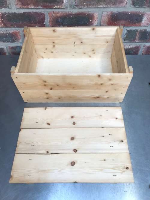 1x  wooden empty wine box , Landgoedwyn, goede hoop