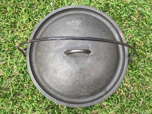 Falkirk Cast Iron Pot Size 6  diameter approx. 30cm