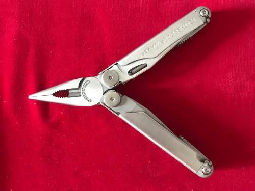 1 x Leatherman  wave , multi tool, with leather pouch