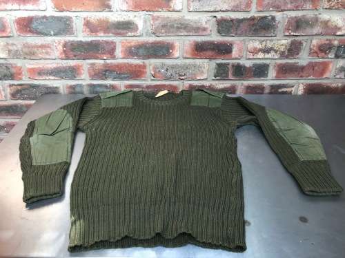 Military pullover lot 1 size 41-42 green used no flags