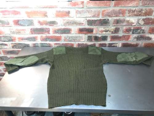 Military pullover lot 1 size 41-42 green used no flags