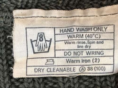 Military pullover lot 1 size 41-42 green used no flags