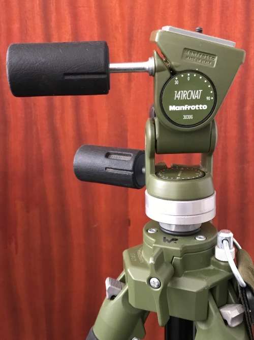 Manfrotto 055NAT Tripod Aluminium Green with Manfrotto Head 141RCNAT, 3-Way Head , Made in Italy