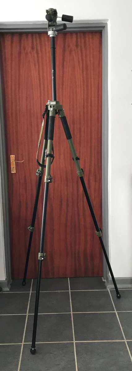 Manfrotto 055NAT Tripod Aluminium Green with Manfrotto Head 141RCNAT, 3-Way Head , Made in Italy