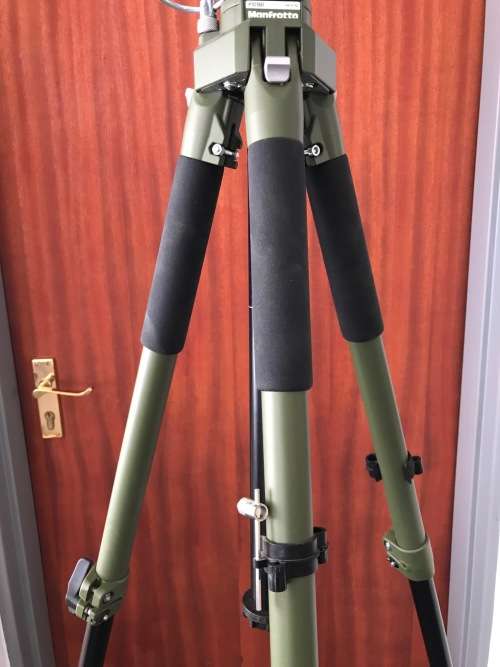 Manfrotto 055NAT Tripod Aluminium Green with Manfrotto Head 141RCNAT, 3-Way Head , Made in Italy