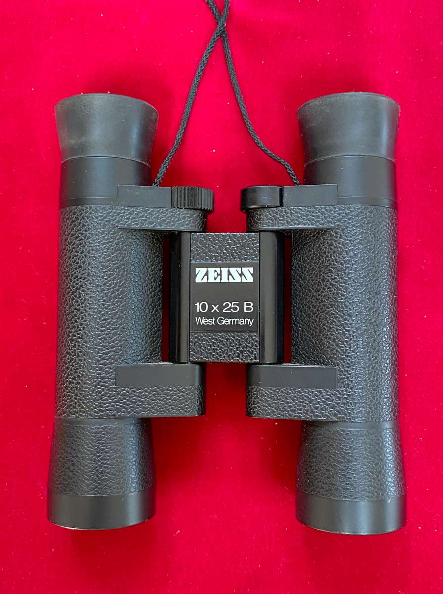 ZEISS 10x25B Binoculars , made in West Germany incl. leather case,in very good condition