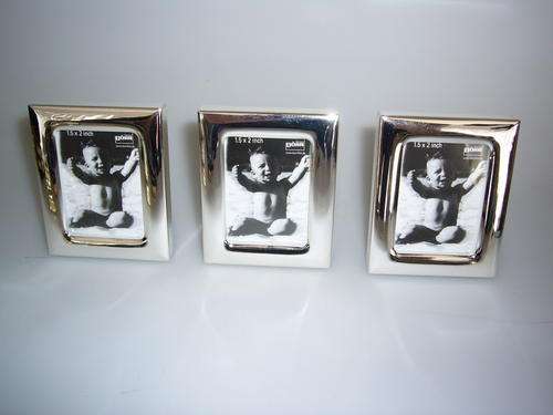 SILVER ID / PASS  PHOTO FRAME METAL DOEÂRR  (3 Pieces)