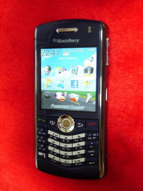 BLACKBERRY PEARL 8120 BLUE  secondhand in a very good working condition