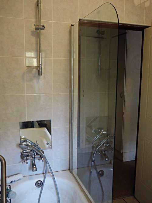 Glass shower bath screen