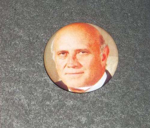 ****COLLECTABLE PIN BADGE FW DE KLERK 3,8CM****