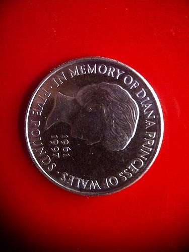 ***Princess Diana - 1999*** Uncirculated 5 POUND coin !!!!