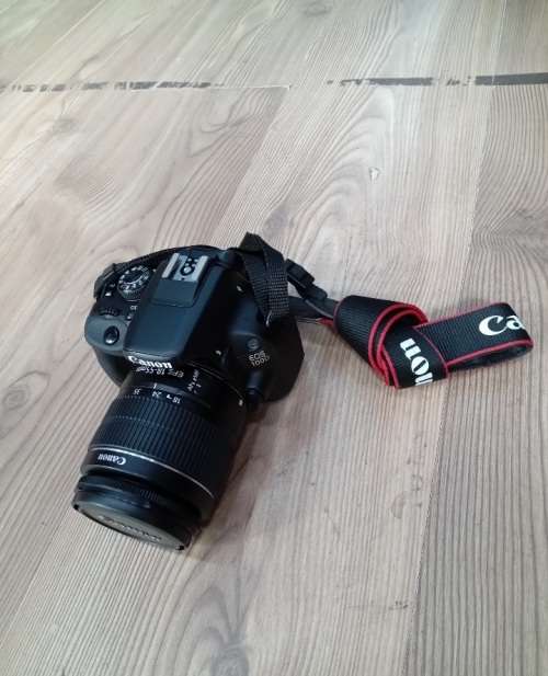 Canon 100D slr camera