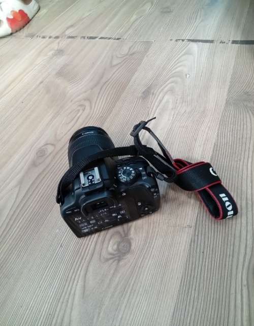 Canon 100D slr camera
