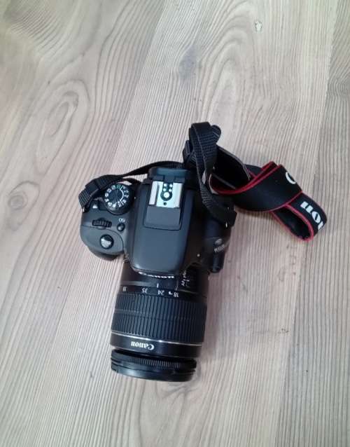 Canon 100D slr camera