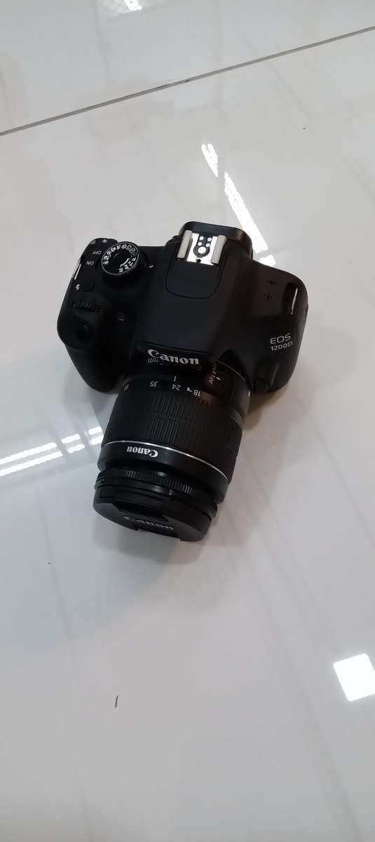 Canon 1200D slr camera
