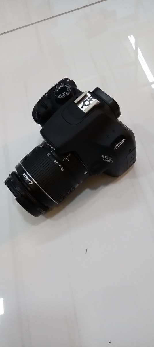 Canon 1200D slr camera