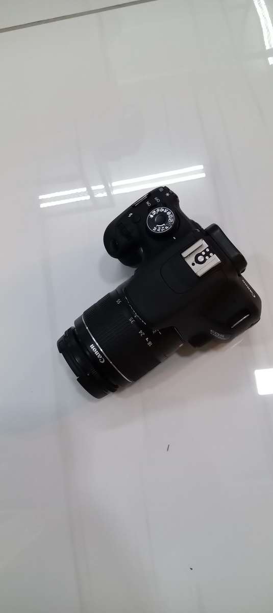 Canon 1200D slr camera