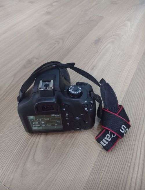 canon 4000d SLR camera