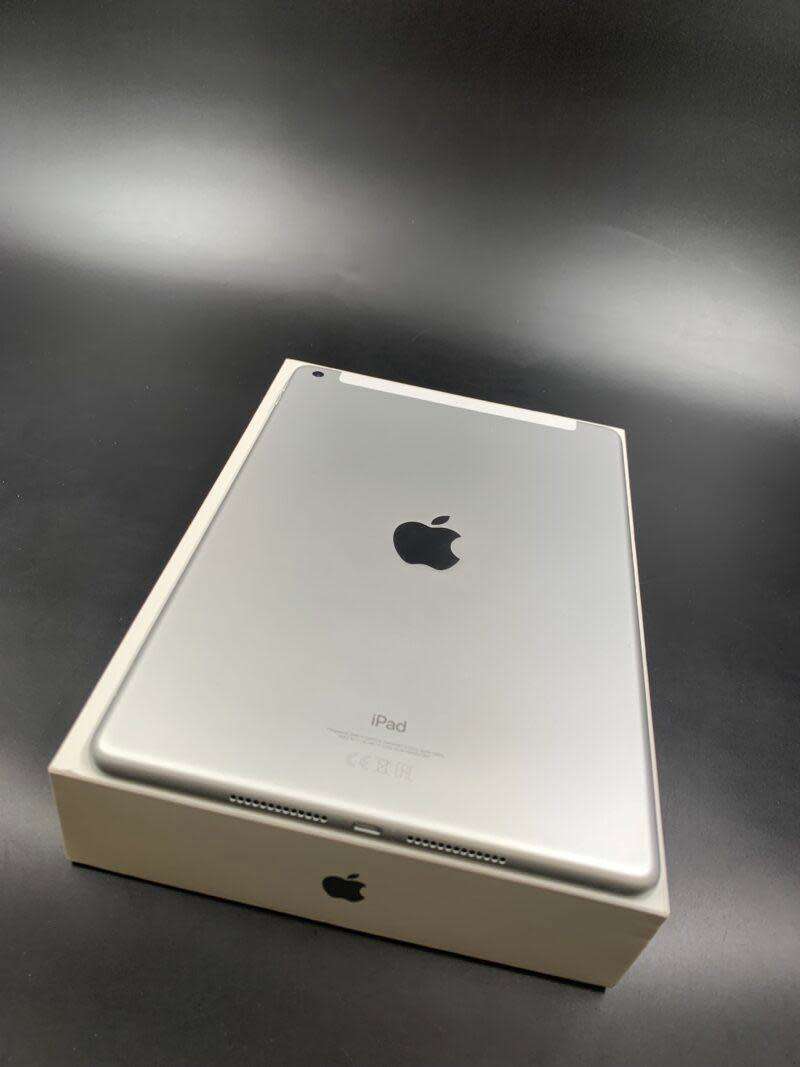 iPad 9th Gen 64GB Wifi + Cellular Silver