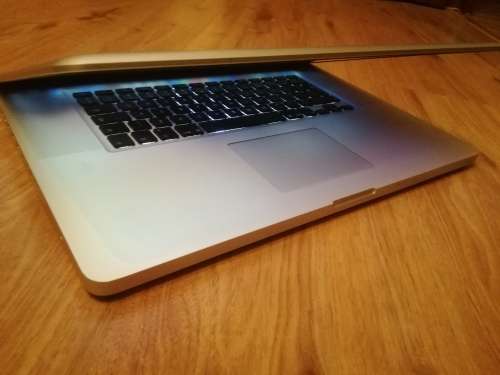Macbook Pro 17 inch Core i5 2.53ghz 6gb ram 1TB