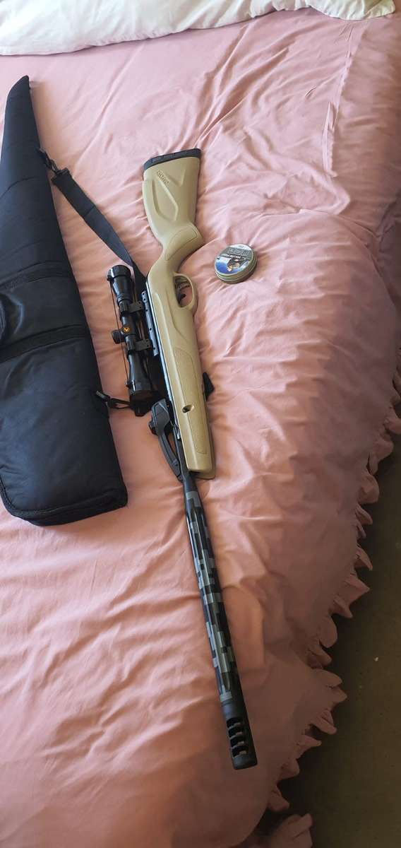 Gamo Replay 10 Maxxim Desert Air Rifle with Rifle Scope, Bag and Pellets