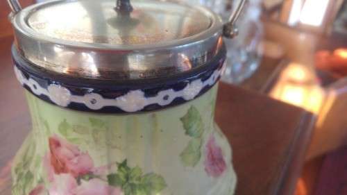 Delightful late Victorian biscuit barrel