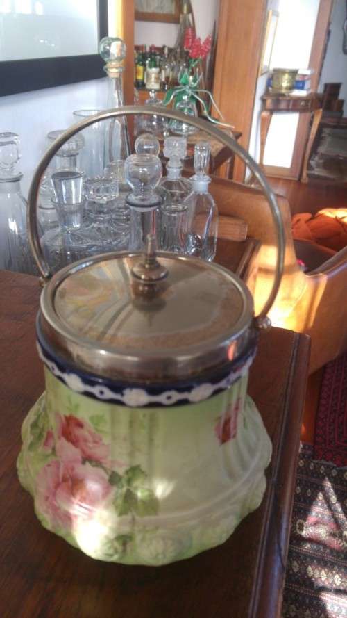 Delightful late Victorian biscuit barrel