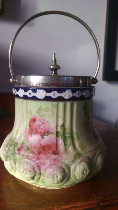 Delightful late Victorian biscuit barrel