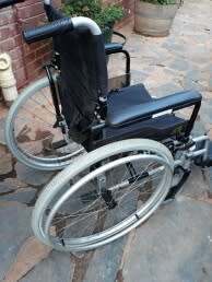Lightweight aluminium foldable wheelchair