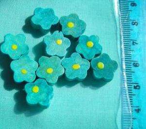 Crafty Stuff:  Cute Wooden Flower Bead: Blue