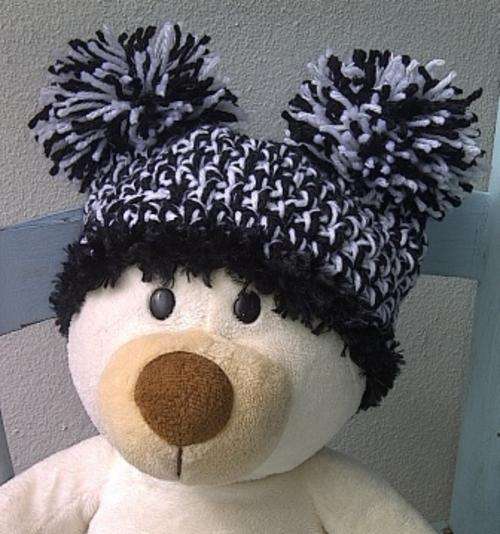 Crafty Stuff: Crochet Baby Pompom hat. (in any colour of your choice)