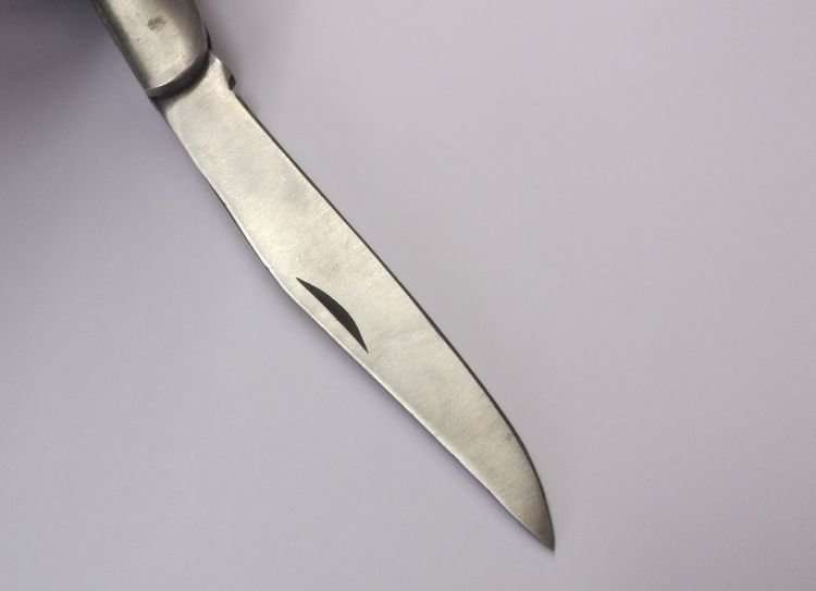 AN AWESOME VINTAGE STYLE POCKET KNIFE - GOOD QUALITY - VERY SHARP BLADE - ONE TIME OFFER !!