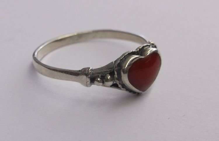A TOTALLY SWEET SOLID STERLING SILVER RING WITH RED HEART INSET....NO COMBINING FEES...WOW !!!