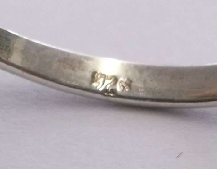 A TOTALLY SWEET SOLID STERLING SILVER RING WITH RED HEART INSET....NO COMBINING FEES...WOW !!!